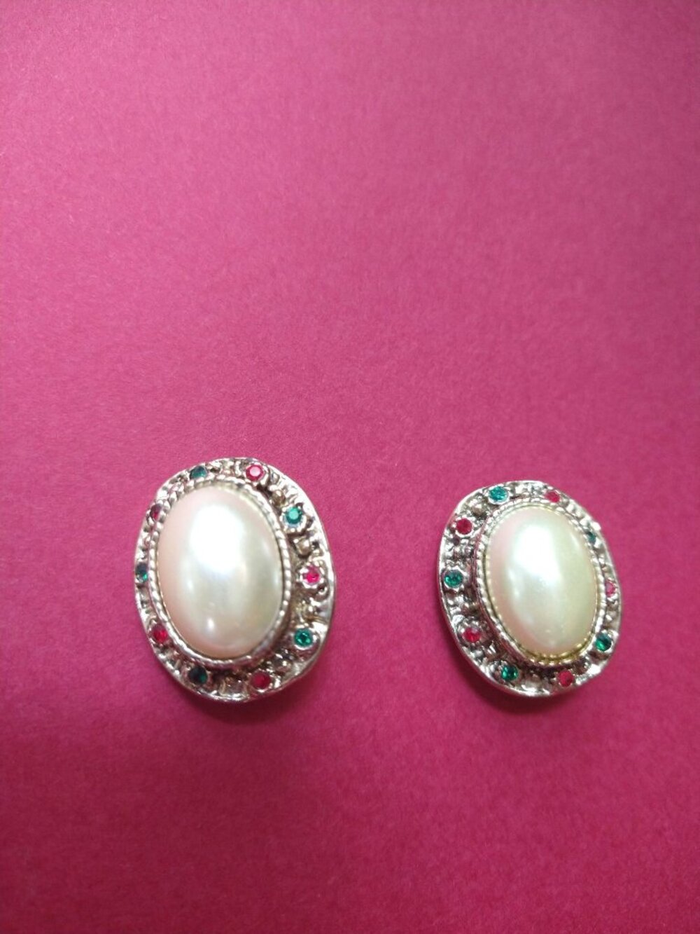 Vintage Christmas Faux Pearl & Rhinestone Clip On Earrings Estate Jewelry